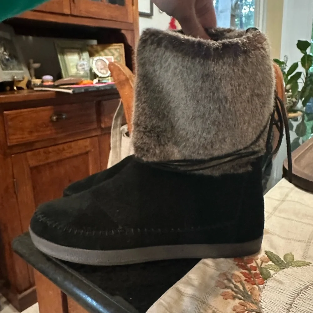 Toms Suede And Fur Women's Moccasin Boots - Picture 2 of 9